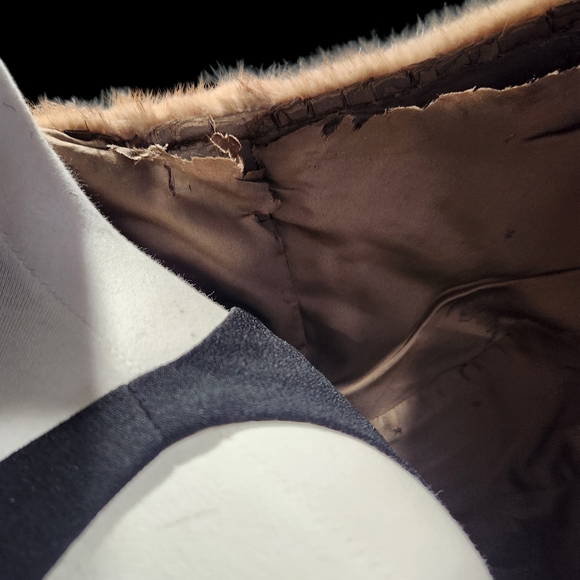 Elegant Brown Fur Shawl - Picture 5 of 6